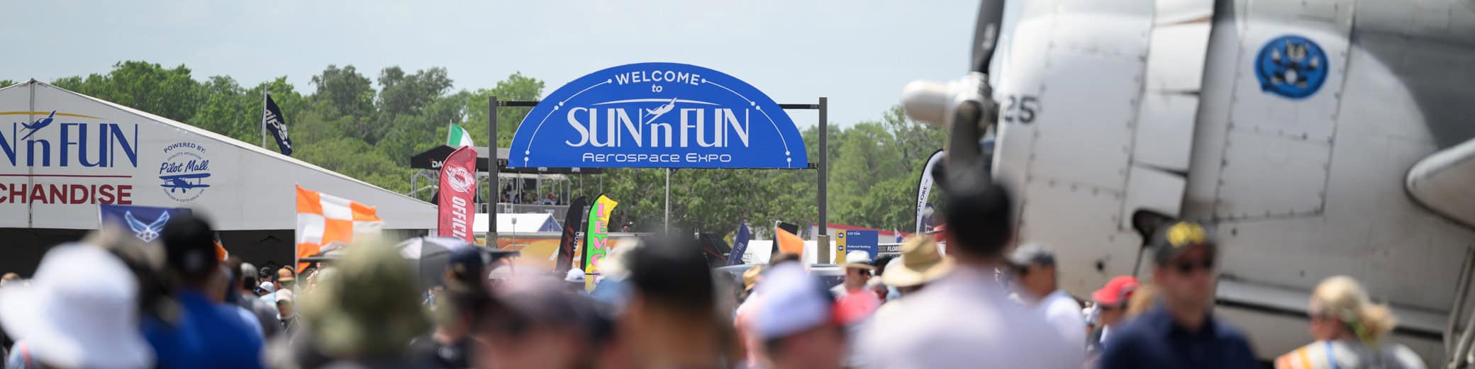 Crowds at the main entrance to SUN 'n FUN