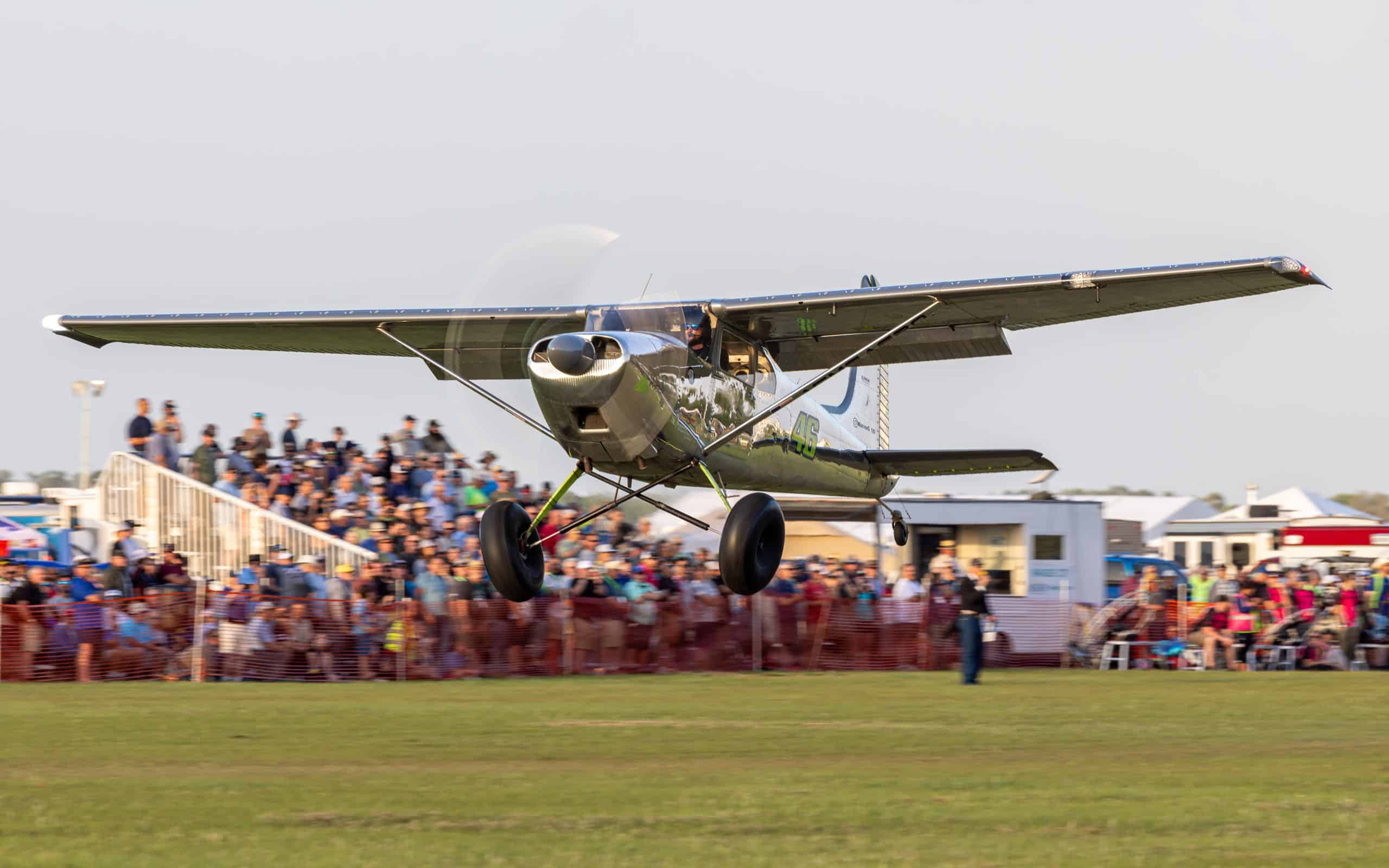 Porno svingerlar kimni taxmin qilishadi Egri sonlari bilan rus porno